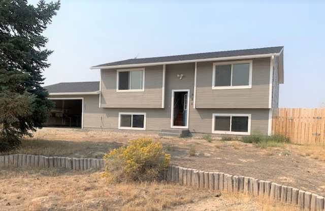 4 bedroom rental in Spring Creek