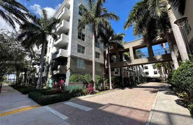 Photo of 2401 NE 65th St