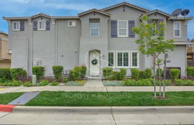 Upgraded Lincoln Crossing Oasis | Walking distance to MANY ammenities