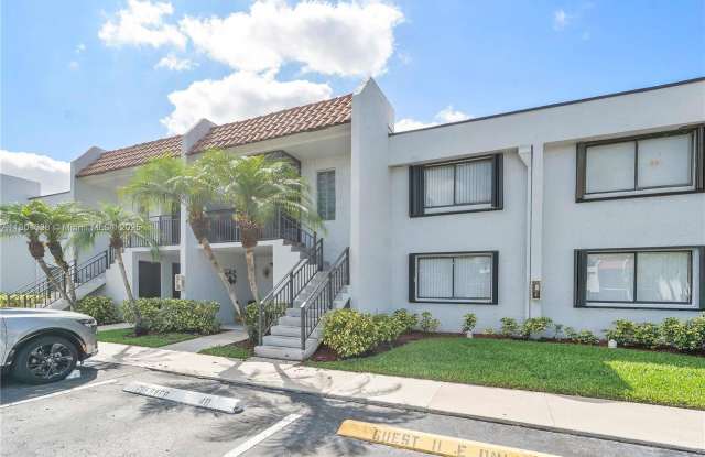 Photo of 290 Racquet Club Rd
