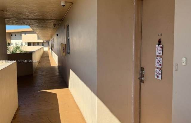 8897 Fontainebleau Blvd