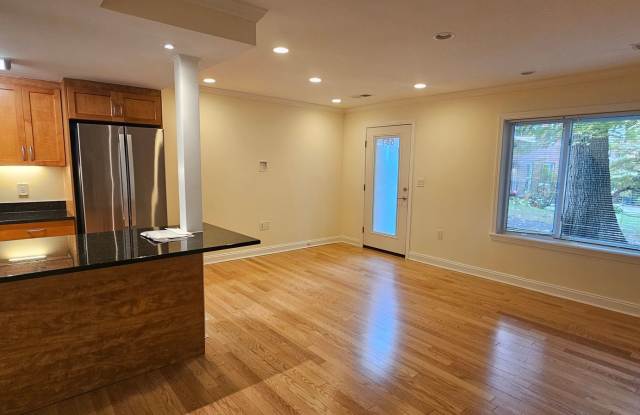 Photo of See YT Video! Massive Luxury 2bed Townhouse! Gas, Heat and Hot Water Included in Gorgeous location