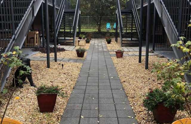 553 Highland Ave NE14