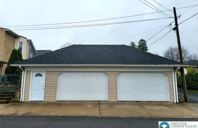 534 Kurtz Street unit: Garage