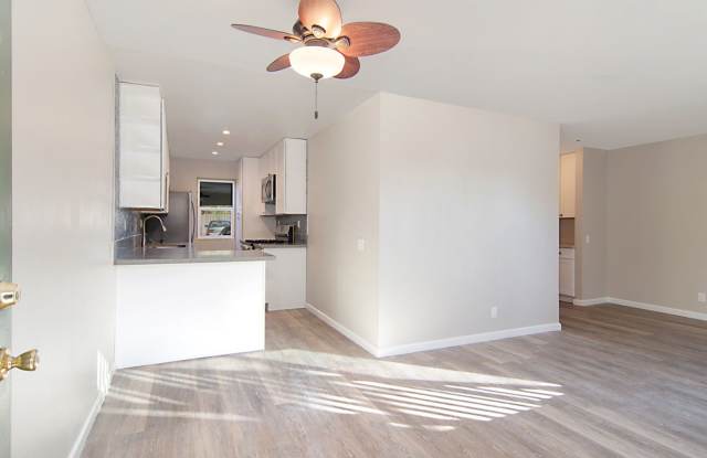 Ground floor 1 bedroom in quiet neighborhood with parking, AC - close to San Diego