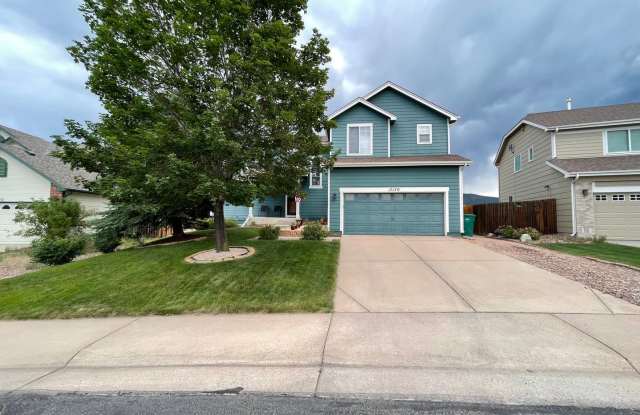 SPACIOUS TRI LEVEL HOME IN MONUMENT WITH MOUNTAIN VIEWS  WALKING DISTANCE TO DOWNTOWN MONUMENT!!! - 17170 Park Trail Drive, Monument, CO 80132