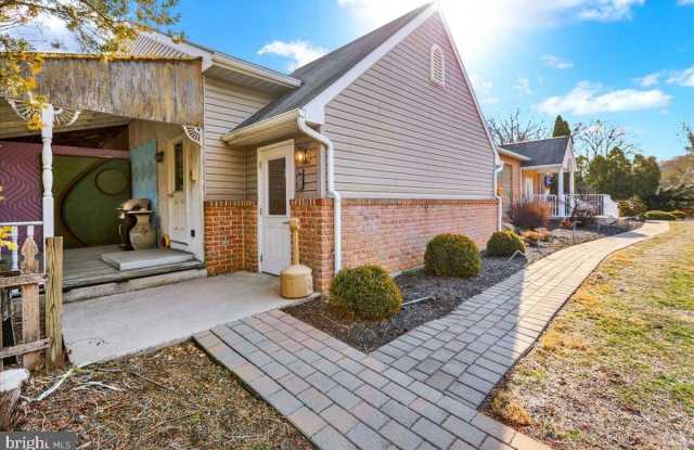 5 OLD WERNERSVILLE Road unit: 1 Main Level