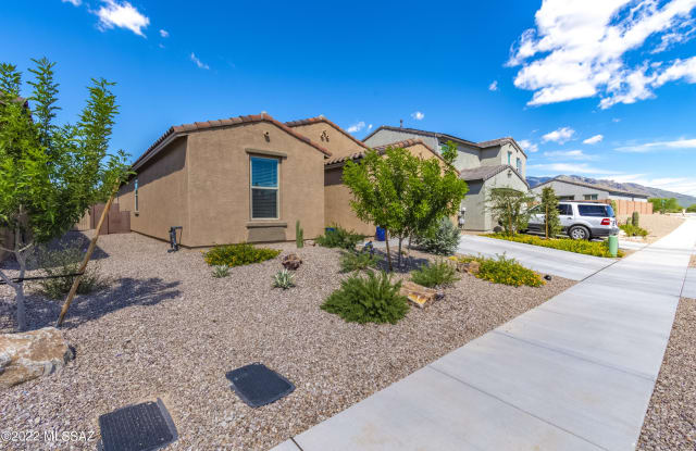 2840 W Shannon Ridge Road - 2840 West Shannon Ridge Road, Casas Adobes, AZ 85742