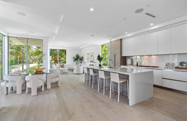 Photo of 1070 Del Harbour Drive