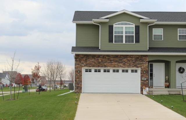 3 bed/2.5 bath - in North Liberty