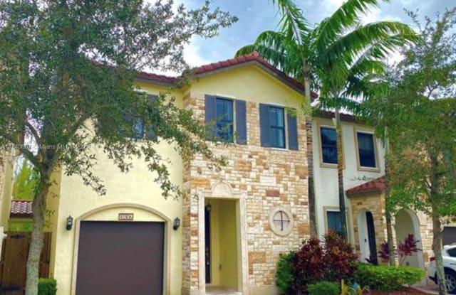 10306 NW 70th Ter - 10306 NW 70th Ter, Doral, FL 33178