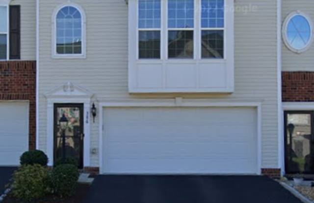 3 Bedroom Townhome - Carnegie!