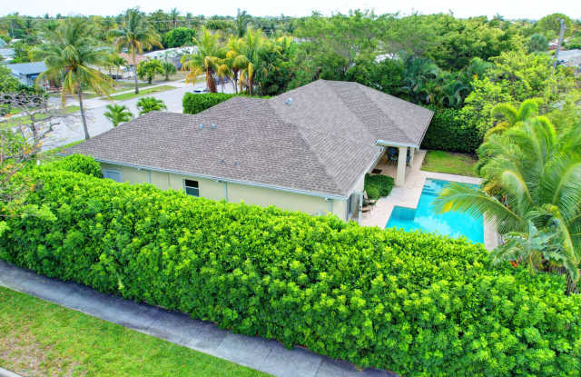 376 Forest Hill Boulevard