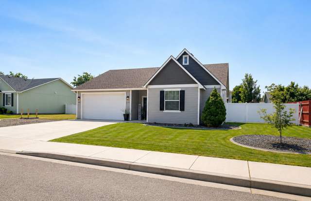Beautiful 3-Bedroom Home with RV Parking in West Pasco