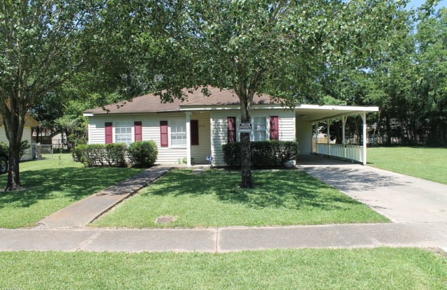 1739 Broadmoor Dr - 1739 Broadmoor Drive, Lake Charles, LA 70601