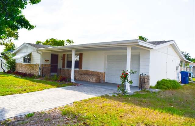 Photo of 7435 HOLLYRIDGE DRIVE