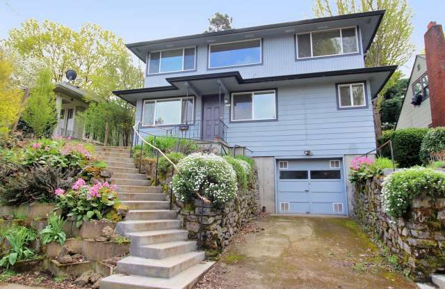 Beautifully Updated Mid-Century 4 Bedroom House in Laurelhurst - 4238 Southeast Ash Street, Portland, OR 97215