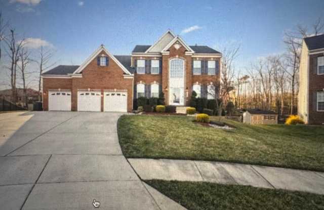 400 INDIAN HILL Court