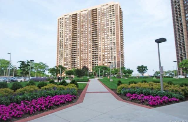 Photo of 26910 Grand Central Parkway