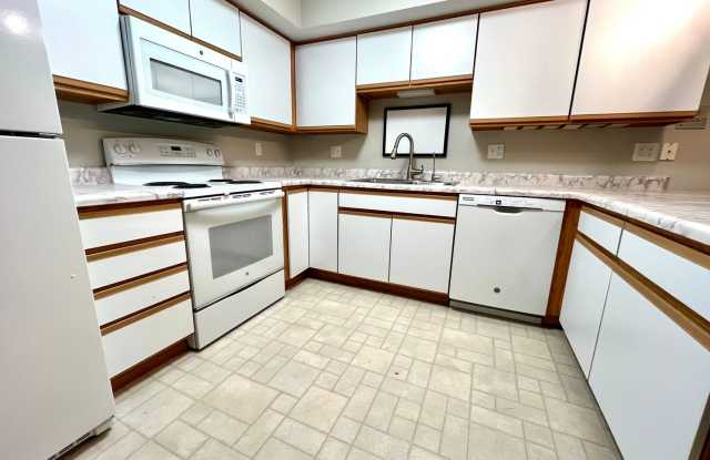 Updated 2 BR Condo in the Heart of Coralville! Available NOW!!!