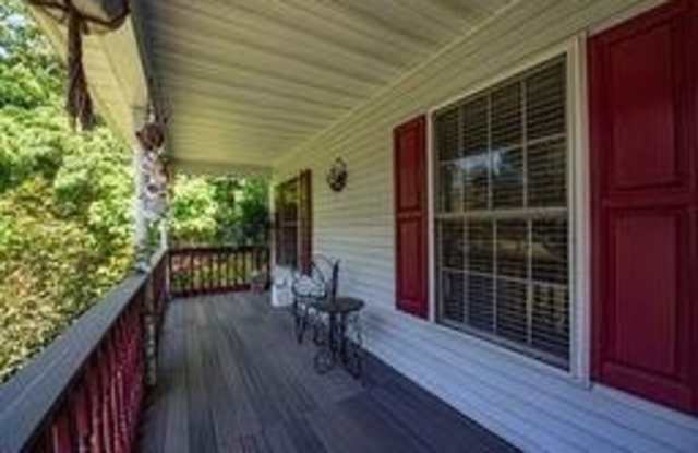 63 E Tiana Road