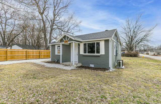 2 Bedroom 1 Bathroom Home Located within walking distance of Mercy hospital!