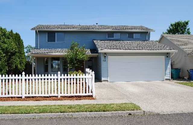 Wonderful Two Level Four Bedroom in Beautiful  Convenient East County