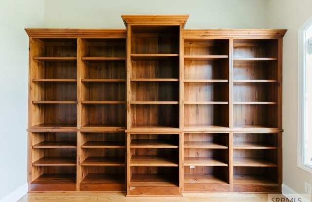 5252 Long Cove Drive