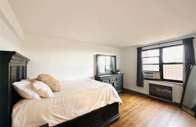 Photo of 52-25 39th Road unit: 3C