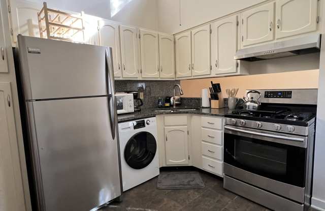 3317 West Shadowlawn Avenue Northeast