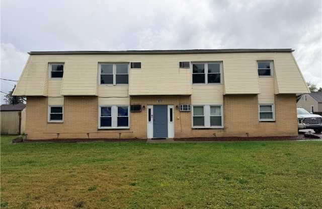 Photo of 929 Cook Avenue unit: 4