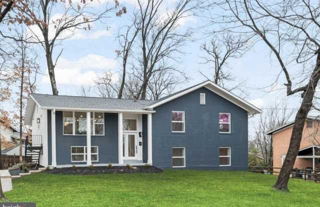 Photo of 8321 RAYMOND Lane