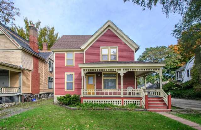 Spacious 5-Bedroom Home Near EMU