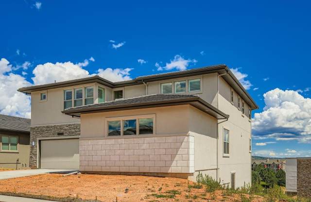 3425 Crest Hollow View
