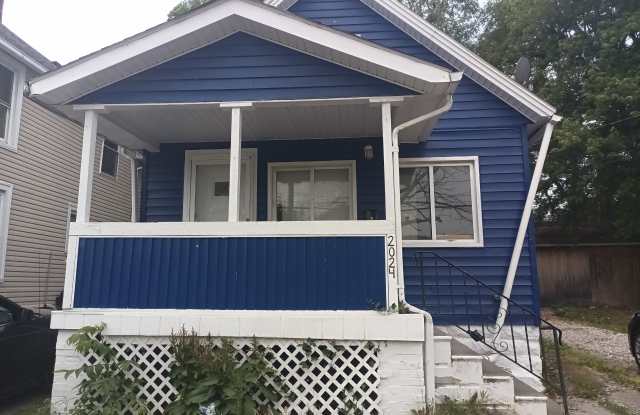 2024 Lexington Ave
