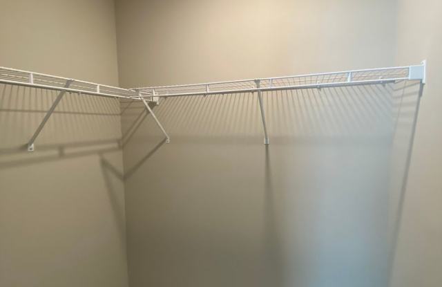 Like New Luxury Townhome! 3 BR, 2.5 BA, 1 Car Garage, Pool, Dog Park, and More!