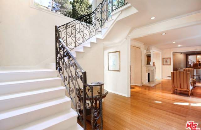 1148 COLDWATER CANYON DR