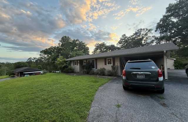 Photo of 2905 River Road