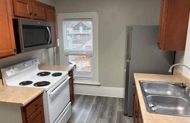 346 1/2 2nd Street NE