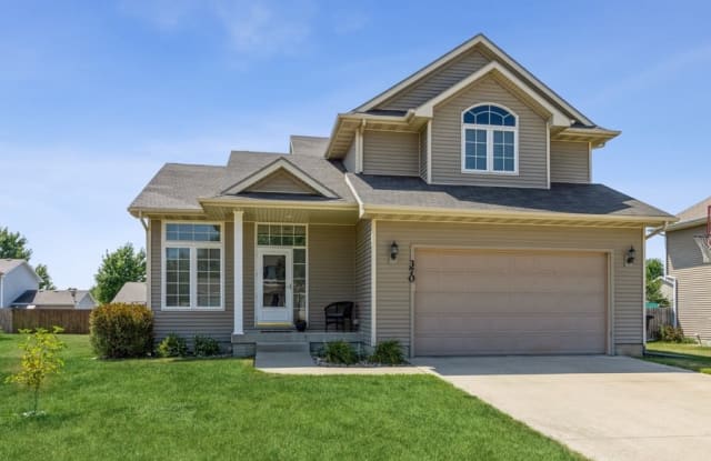 370 Se Cardinal Lane - 370 Southeast Cardinal Lane, Waukee, IA 50263