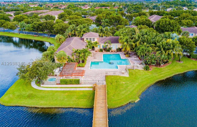 2548 Centergate Dr