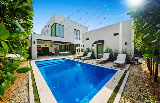 Photo of 550 NW 42nd St