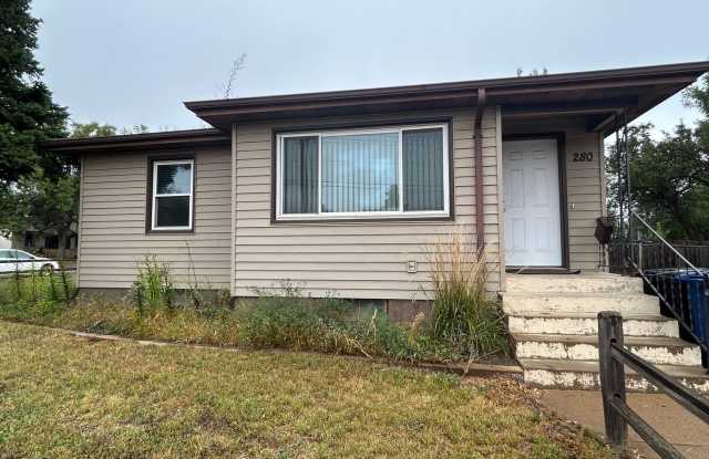 Lovely 2 bedroom Upstairs of a Duplex for Rent