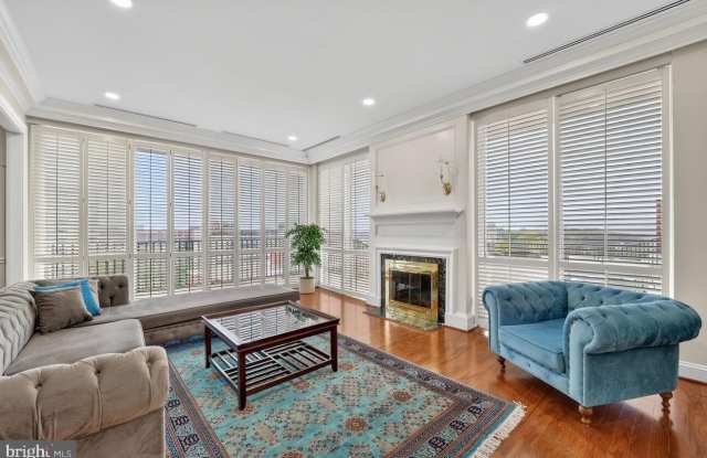 1300 ARMY NAVY Drive