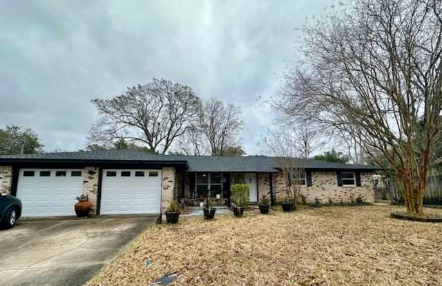 Nice 3 Bedroom (+Bonus Room) Home For Rent - Includes Weekly Pool & Monthly Cleaning Services!