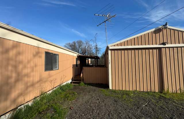 Photo of Winston 2 bedroom with garage/shop