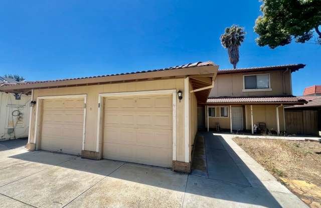 Duplex available in Little Saigon!