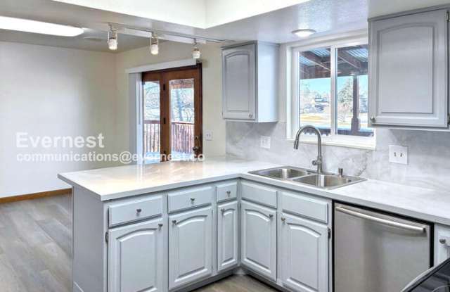 4713 9th Street Road