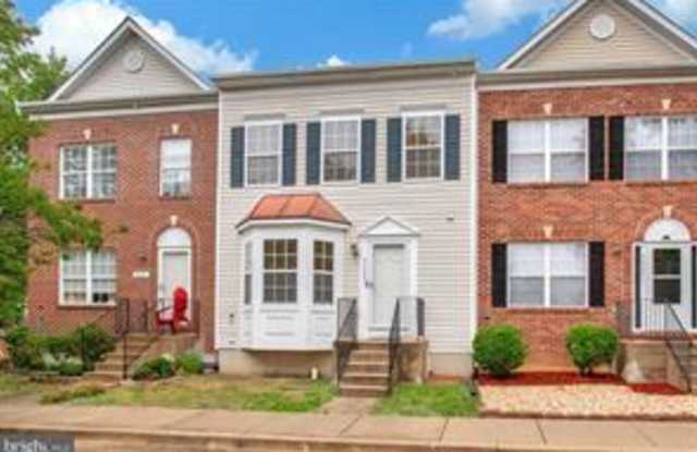 9822 Royal Commerce Pl