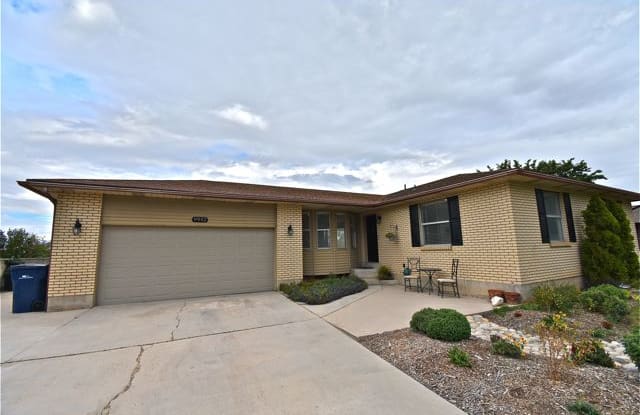 9942 S Tameron Dr - 9942 South Tameron Circle, Sandy, UT 84092